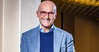 Non è legato a Corona: Alfonso Signorini rompe il silenzio sul suo addio a Chi