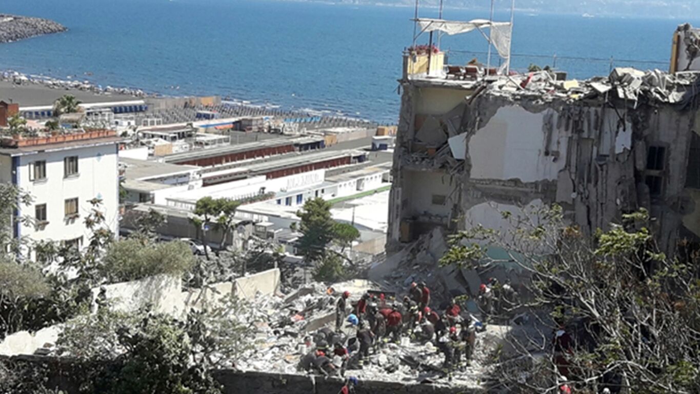 Crollo di Rampa Nunziante, la Cassazione: prescrizione per l'omicidio colposo