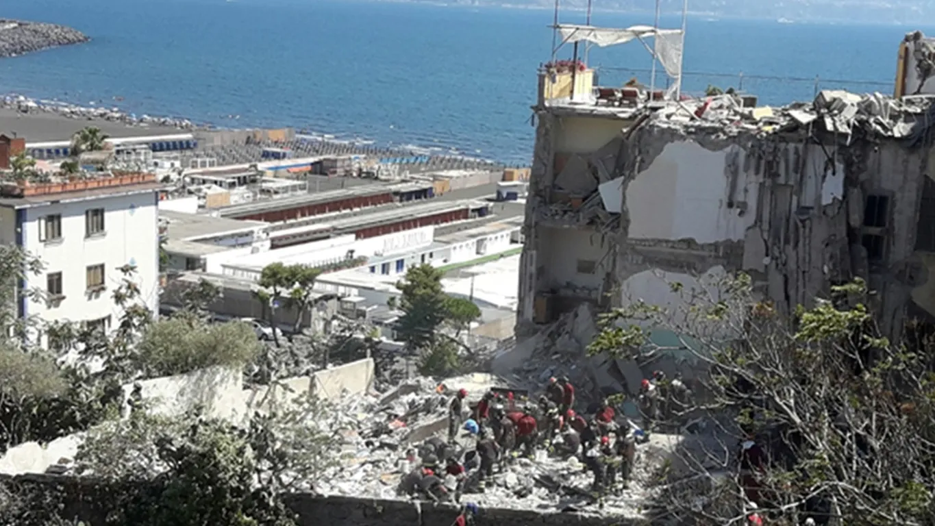 Crollo di Rampa Nunziante, la Cassazione: prescrizione per l'omicidio colposo