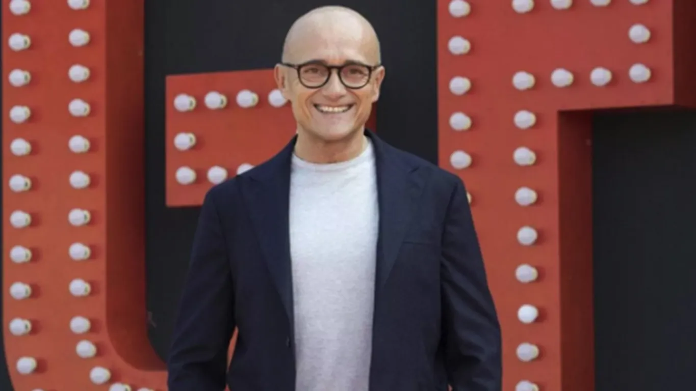 Alfonso Signorini dice addio a Chi e rompe il silenzio: “Lo squallore si commenta da solo”