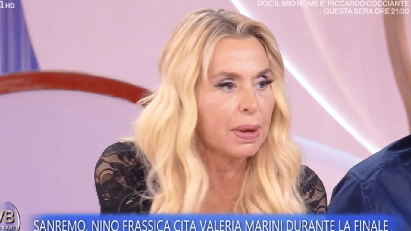 Valeria Marini scoppia a piangere a La Volta Buona e abbandona lo studio: “Non sono un pezzo di carne”