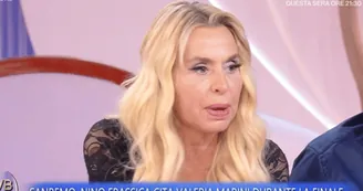 Valeria Marini scoppia a piangere a La Volta Buona e abbandona lo studio: “Non sono un pezzo di carne”