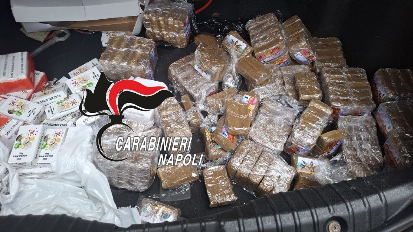 Poggiomarino, 27 chili di hashish nel portabagagli: arrestato 42enne