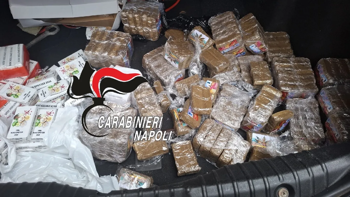 Poggiomarino, 27 chili di hashish nel portabagagli: arrestato 42enne