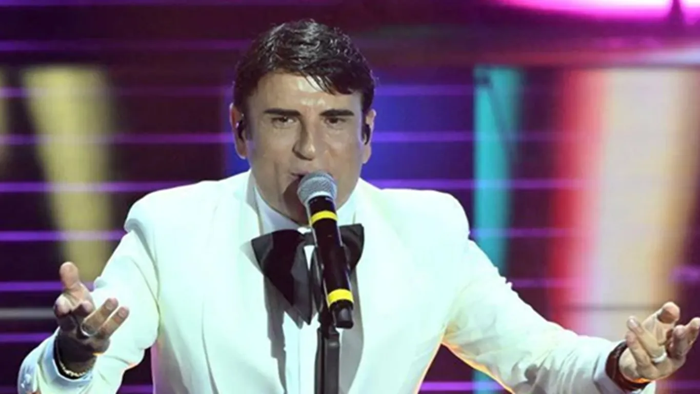 Sanremo, De Magistris risponde a Cazzullo: "Su Sal Da Vinci giudizio basato su pregiudizi"