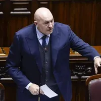 Iran, Crosetto: "Situazione drammatica, da decenni mai come ora su orlo dell'abisso"