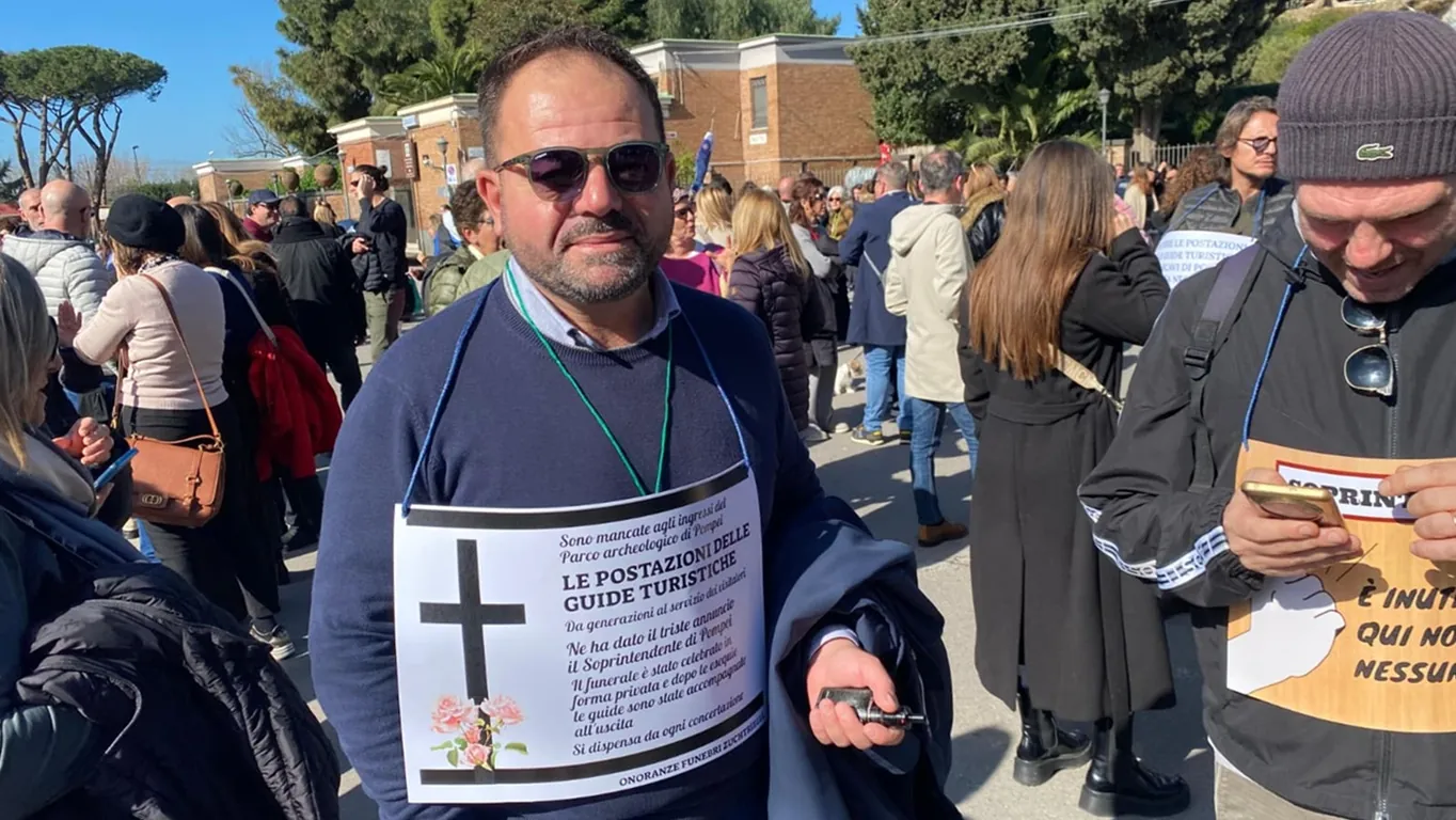 Visite guidate negli scavi di Pompei, diffida delle guide turistiche