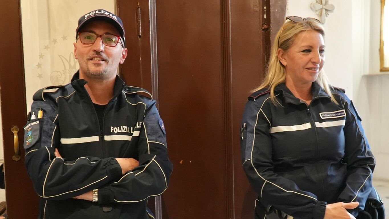 Torre del Greco, salvarono un 75enne colpito da infarto: encomio solenne a tre agenti municipali
