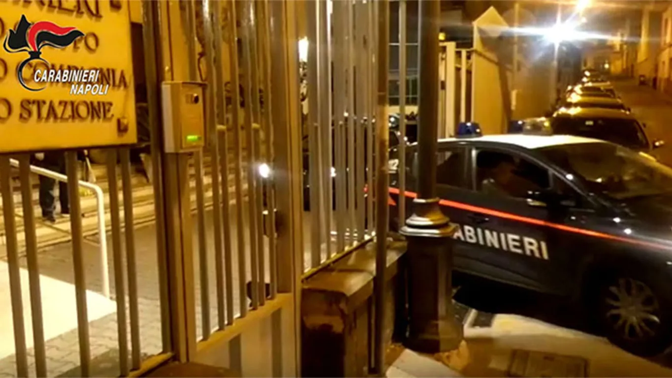 Spari in pieno centro a Torre Annunziata, agguato fallito in via Roma