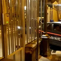 Spari in pieno centro a Torre Annunziata, agguato fallito in via Roma