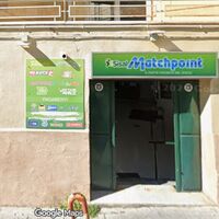 Rapina in un'agenzia di scommesse a Torre Annunziata: tre giovani armati fuggono con l'incasso