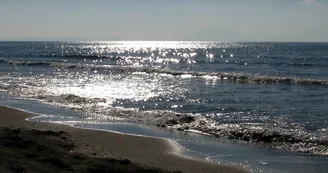 Torre del Greco, mare eccellente: sei tratti di costa promossi da Arpac per la balneazione 2026