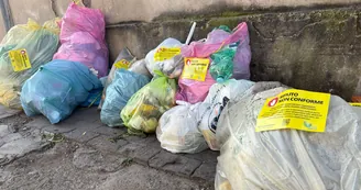 Torre del Greco, rifiuti non conformi nei sacchetti: quindici sanzioni dopo i controlli all'alba