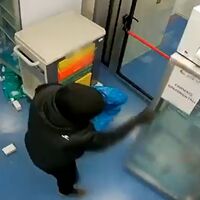 Furti di farmaci oncologici negli ospedali di Napoli: 10 misure cautelari, danni per 3,5 milioni