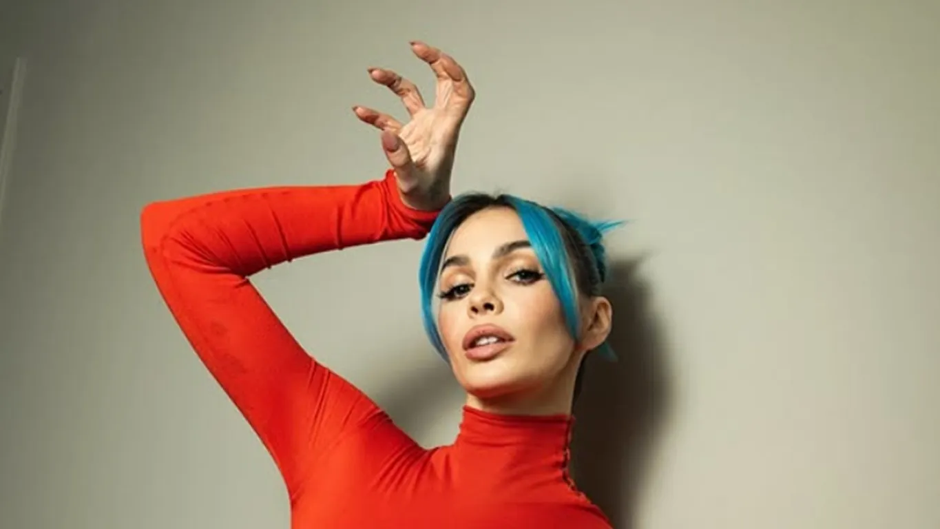 Rose Villain aspetta un figlio: l'annuncio in un video sui social con il pancione