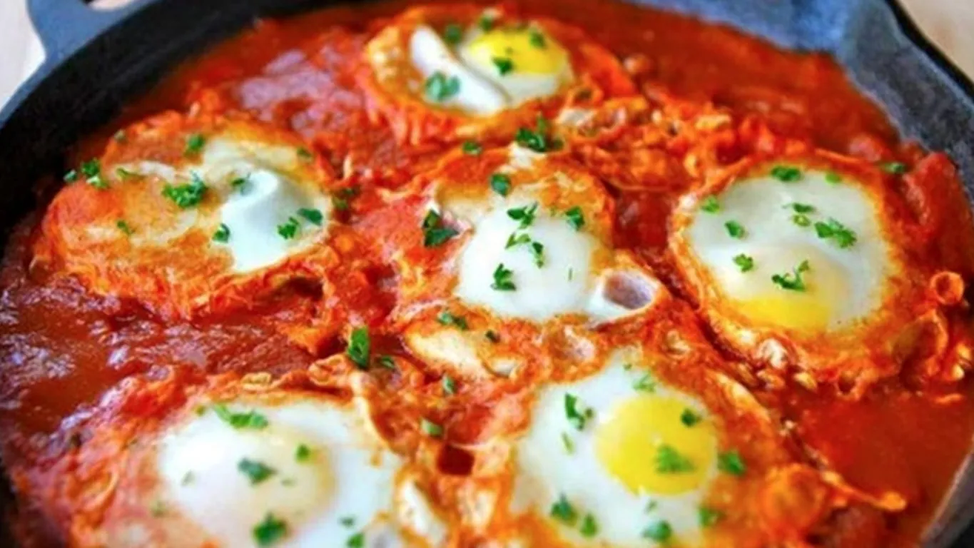 Uova in purgatorio (ricetta napoletana tradizionale)