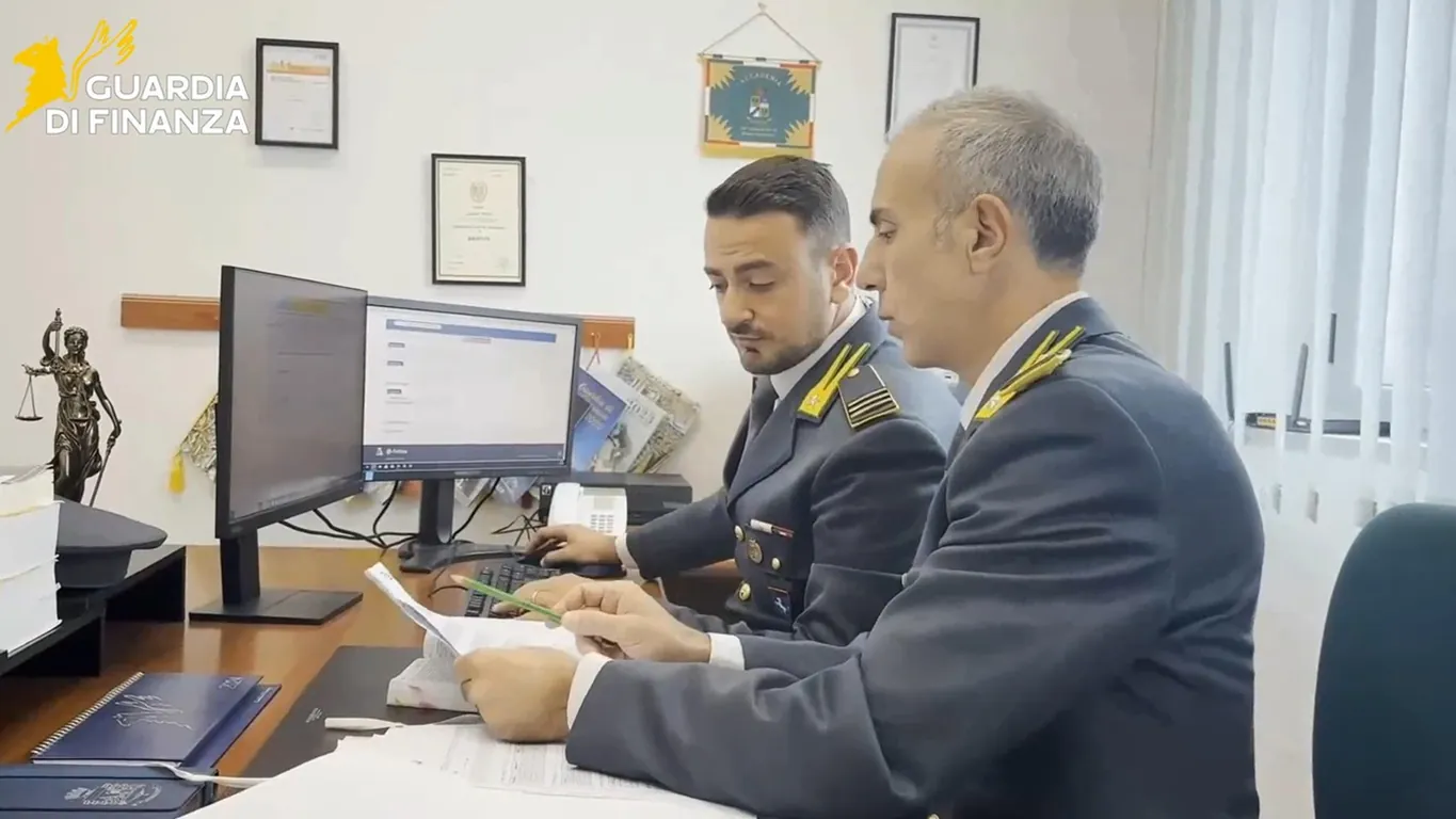 Maxi frode IVA nel settore informatico: sequestri per oltre 32 milioni di euro tra Napoli e Caserta