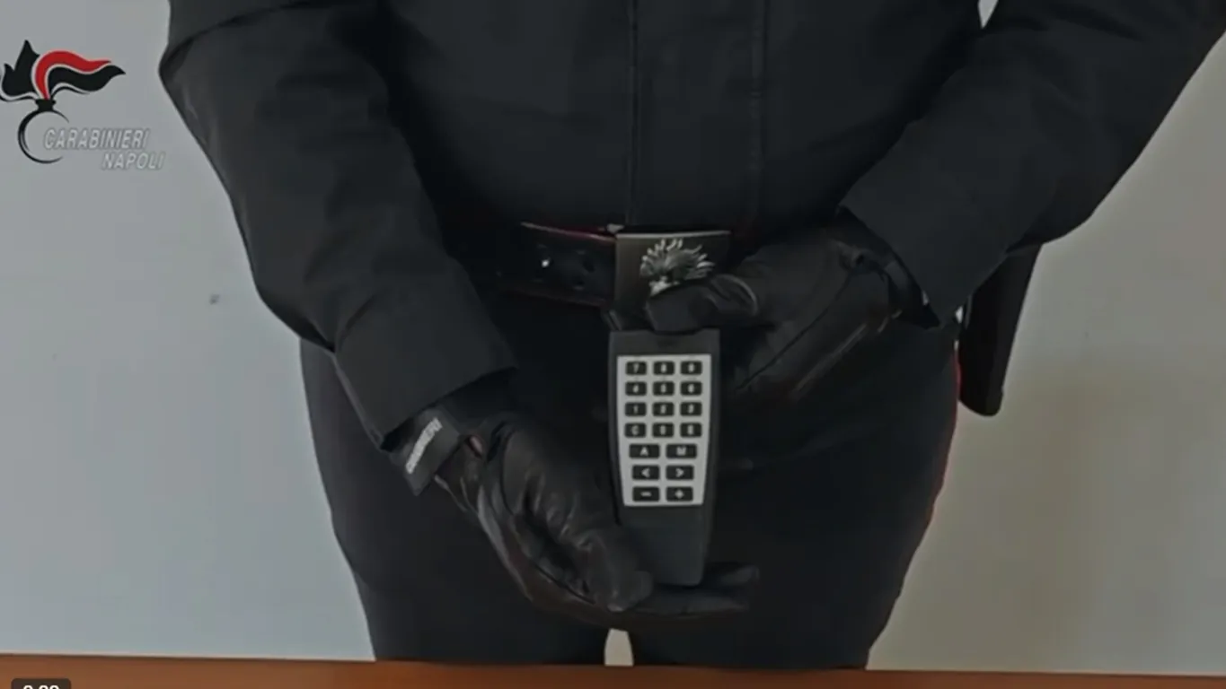 Furto di carburante a Giugliano, manomette il distributore con un telecomando: arrestato 39enne