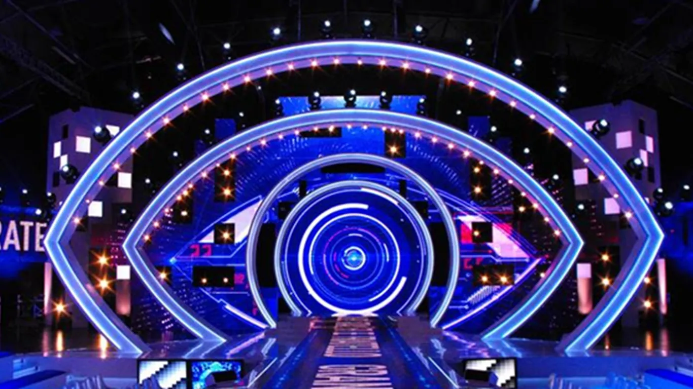 Grande Fratello, famosa ex gieffina confessa: "La mia prima volta? A 19 anni in un camerino della Rai"