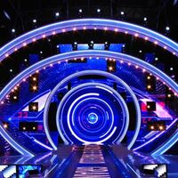 Grande Fratello, famosa ex gieffina confessa: "La mia prima volta? A 19 anni in un camerino della Rai"