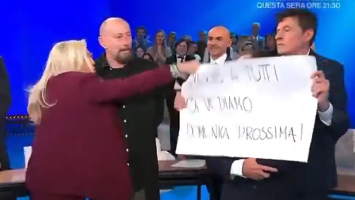 Mara Venier sbotta contro Teo Mammucari in diretta a Domenica In: "Sei un p*rla!"