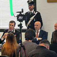 Truffe informatiche legate al clan Mazzarella: 16 misure cautelari e sequestri per 1 milione di euro