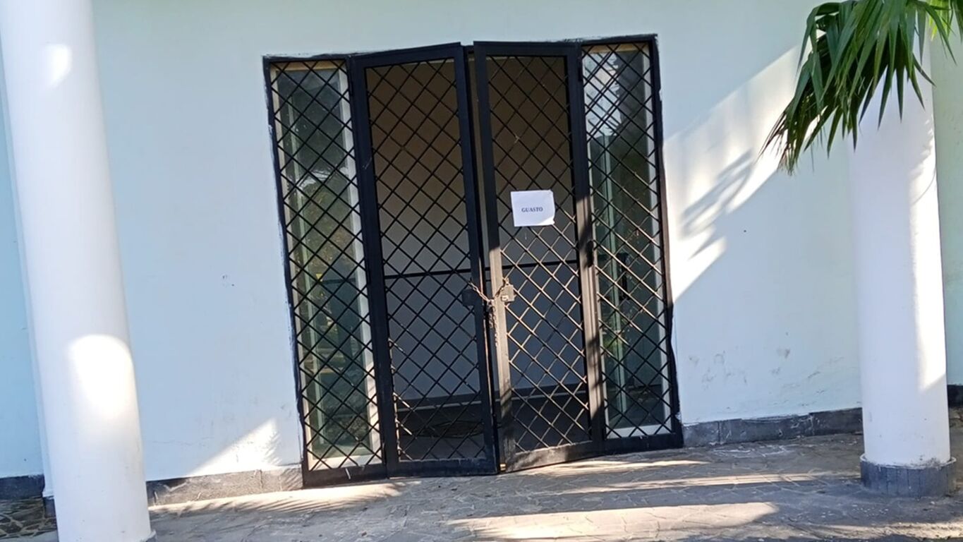 Parco Salvo D'Acquisto a Torre del Greco: bagni chiusi da giorni e laghetto in condizioni critiche