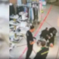 Rapina armata in un supermercato a Napoli: due arresti, sequestrati fucile a canne mozze e pistola