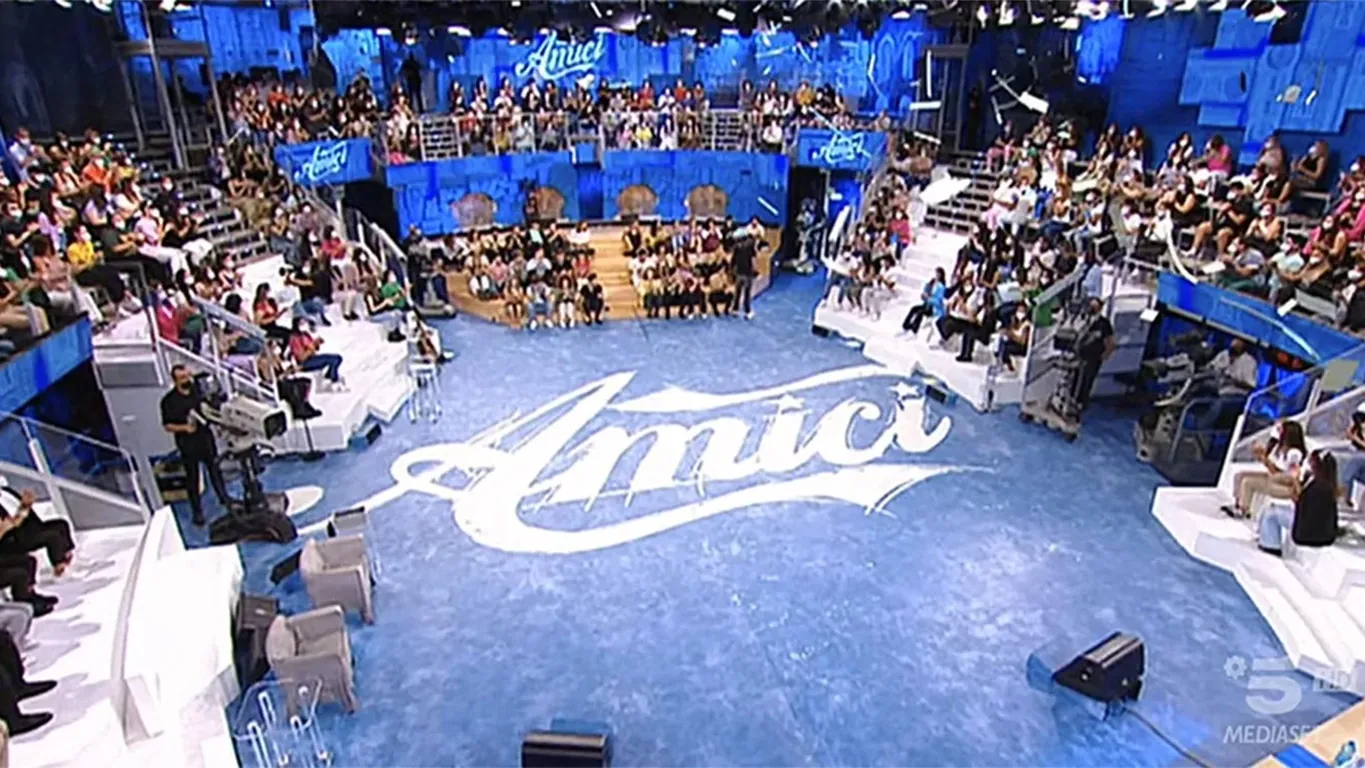 Amici 25, svelata la giuria ufficiale del Serale: ecco i nomi