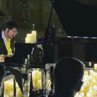 Candlelight a Salerno, il pianoforte di Luis Di Gennaro illumina i grandi cantautori italiani