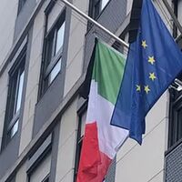 Castellammare di Stabia - Bandiere a mezz'asta per le vittime del Coronavirus