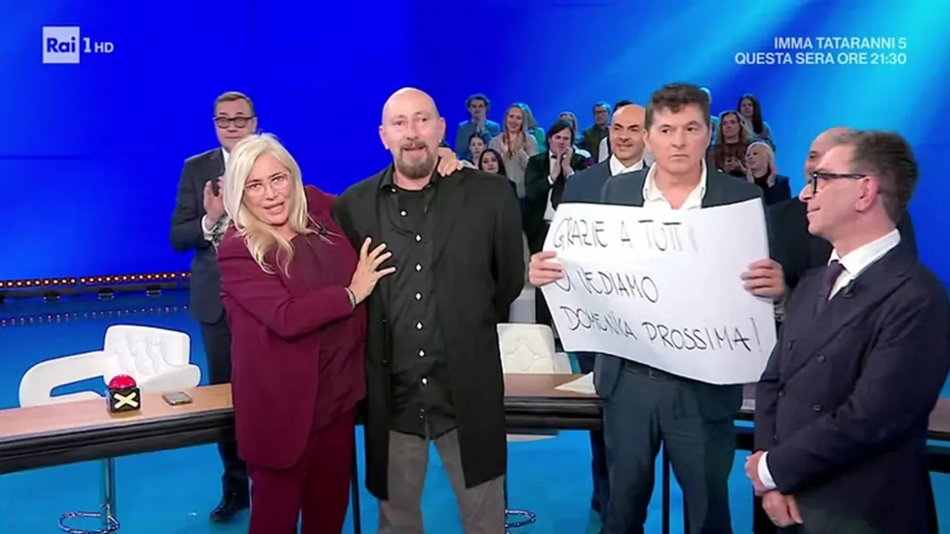 Domenica In, urla dal camerino di Teo Mammucari: cos'è successo dietro le quinte del programma