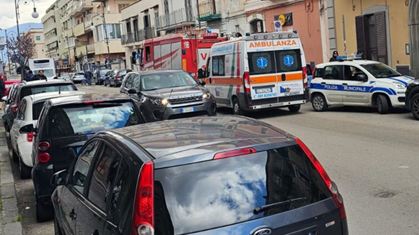 Torre Annunziata, anziano trovato morto in casa: viveva solo