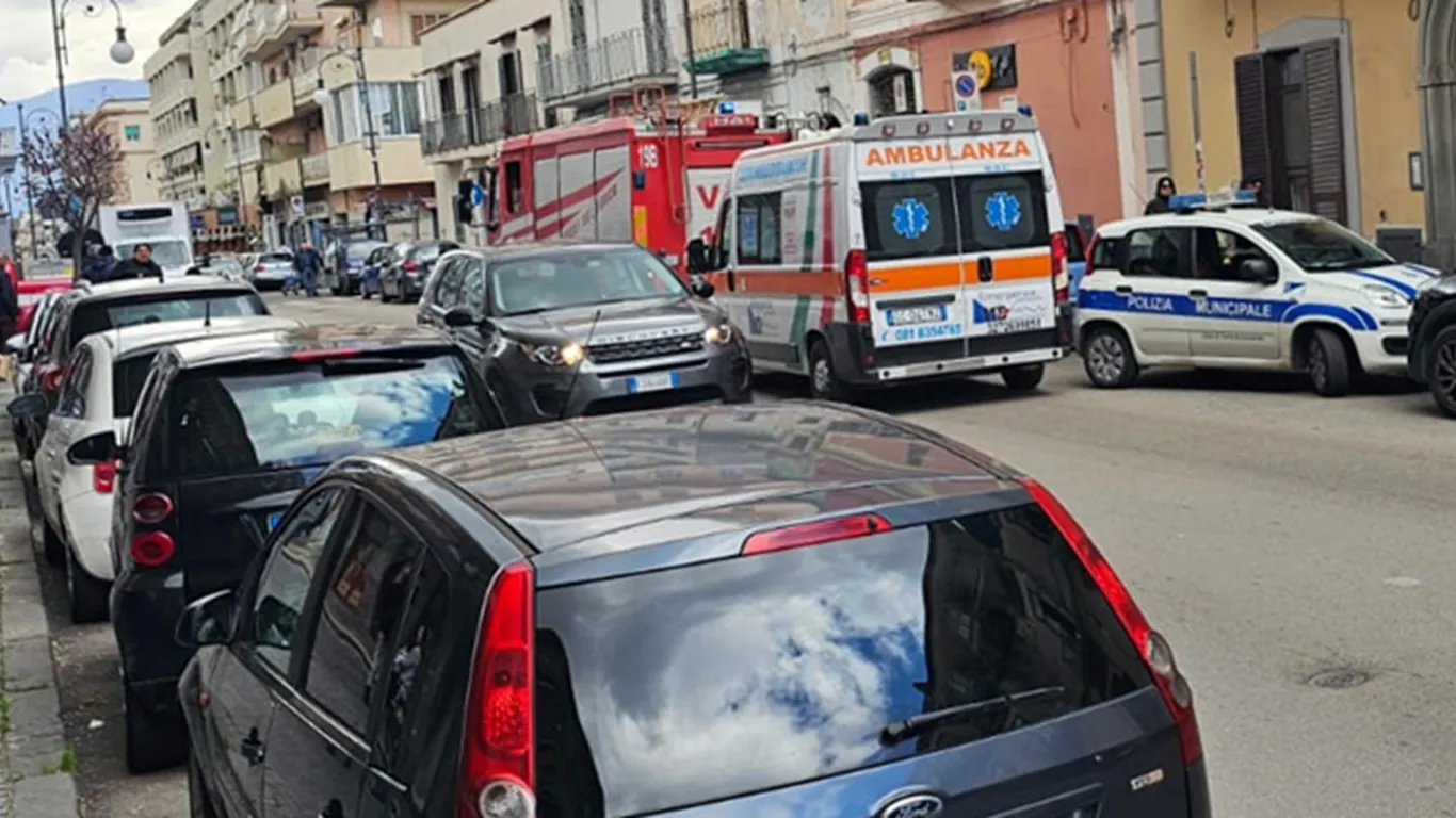 Torre Annunziata, anziano trovato morto in casa: viveva solo