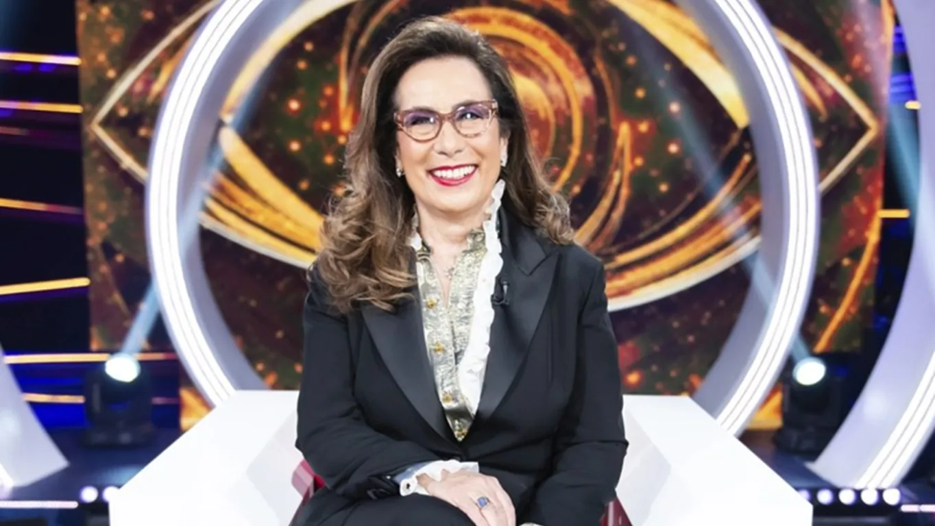 Cesara Buonamici, il mistero sui fogli in mano durante il GF Vip: cosa stava davvero leggendo in studio?