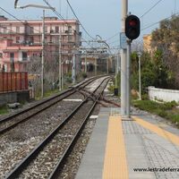 Pompei, spinge anziano sui binari per rubargli il denaro: arrestato marocchino