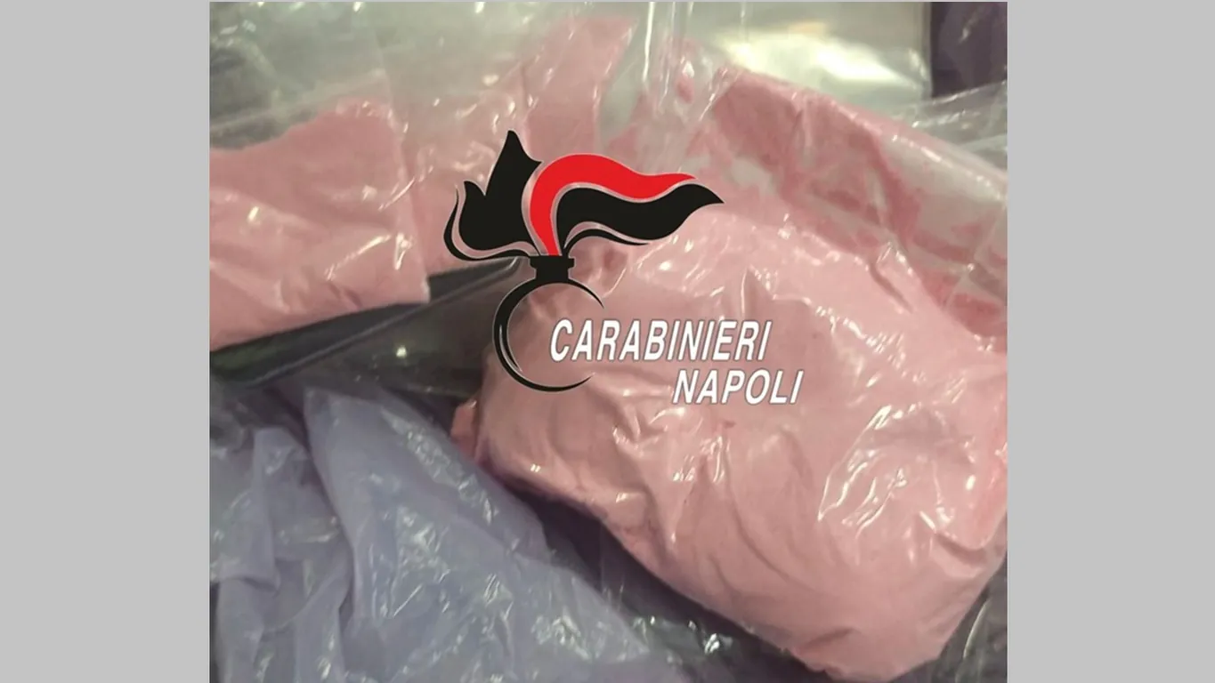 Napoli, cocaina rosa venduta online: arrestata 29enne incensurata