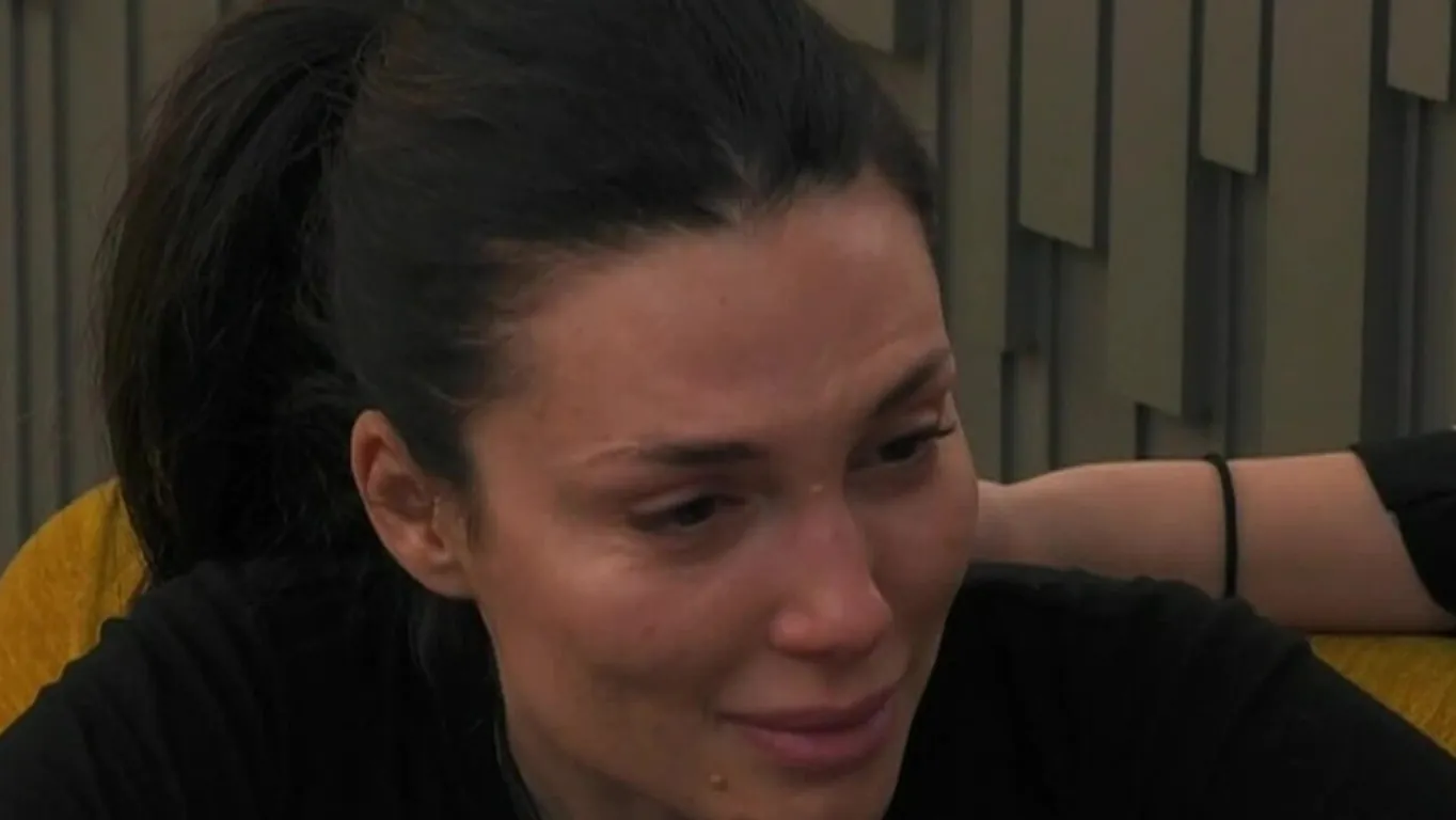 Barbara Prezia in lacrime al Grande Fratello Vip, il ricordo di suo padre