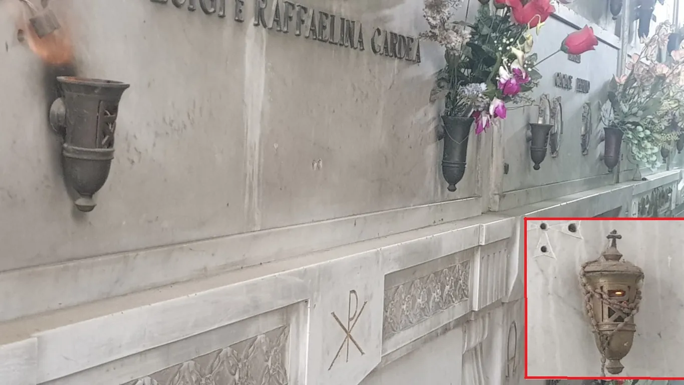 Furto al cimitero di Torre Annunziata: rubate le lampade perpetue dai loculi