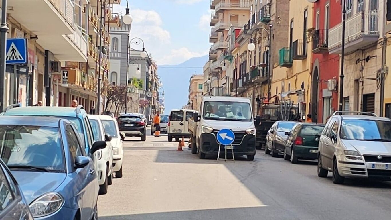 Scavi e rattoppi delle utenze: strade nel caos a Torre Annunziata