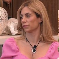 Grande Fratello Vip, Paola Caruso nella bufera: la frase su Mussolini fa calare il gelo