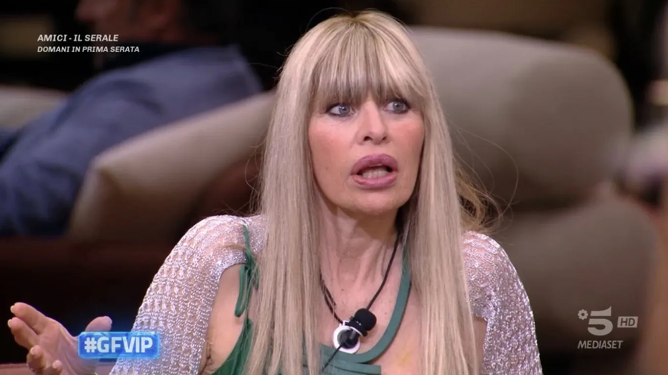 GF Vip, Alessandra Mussolini shock: "Una concorrente voleva menarmi". Il clamoroso retroscena