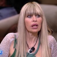 GF Vip, Alessandra Mussolini shock: "Una concorrente voleva menarmi". Il clamoroso retroscena