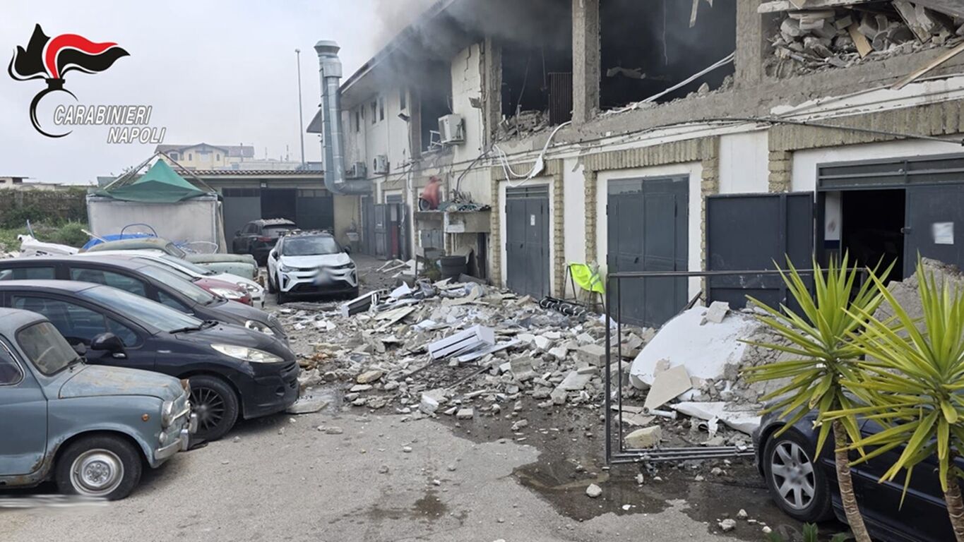 Esplosione in un locale in ristrutturazione: tre feriti