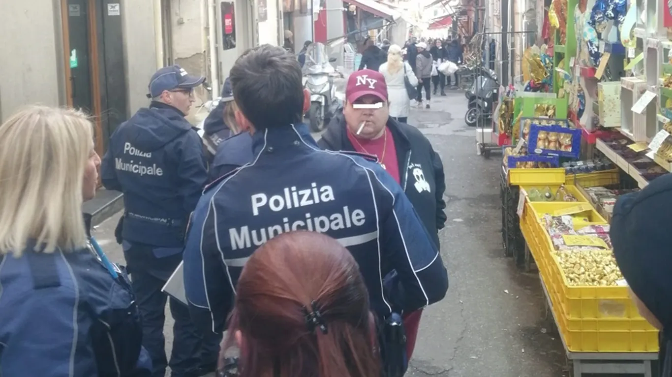 Mercati sotto controllo a Torre del Greco: task force della Municipale
