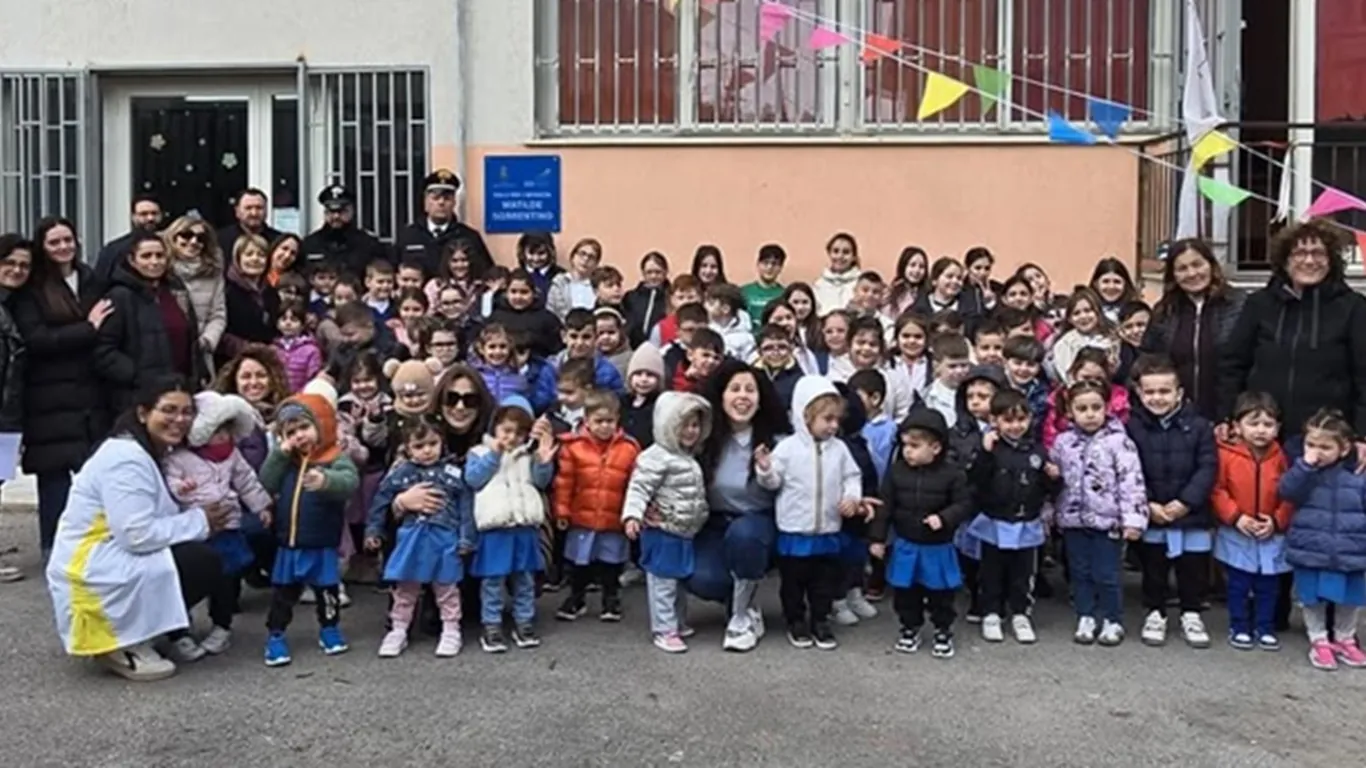 Torre Annunziata, Il fiore del ricordo dei bimbi per “mamma coraggio”