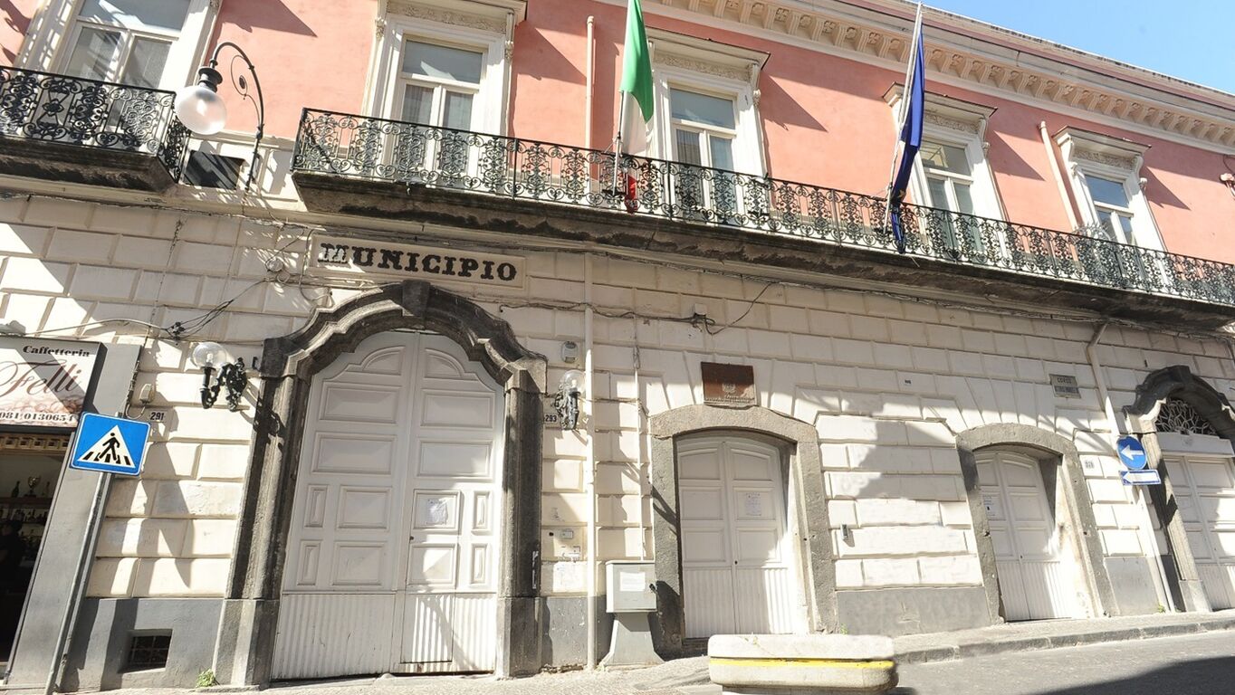 Torre Annunziata, maggioranza in bilico ma pronta ad allargarsi: Cuccurullo guarda all'opposizione