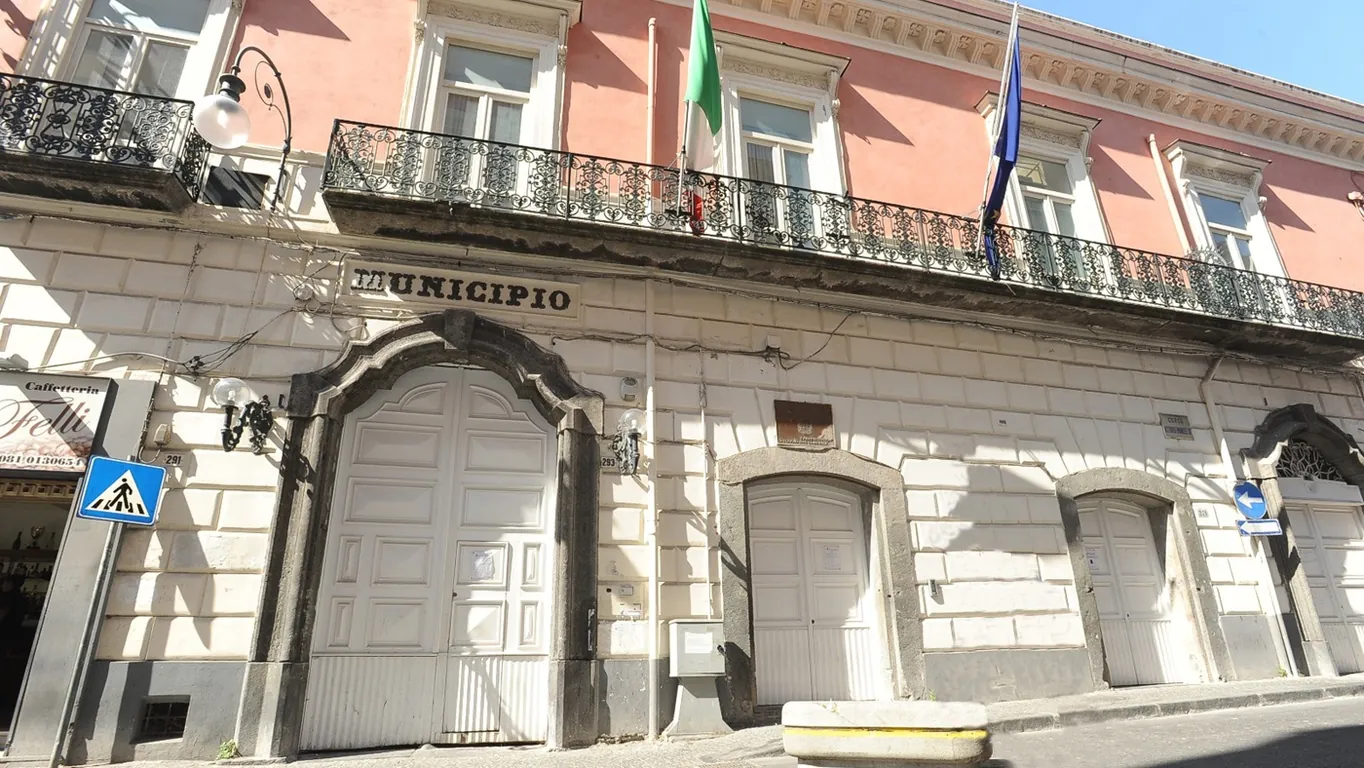 Torre Annunziata, maggioranza in bilico ma pronta ad allargarsi: Cuccurullo guarda all'opposizione