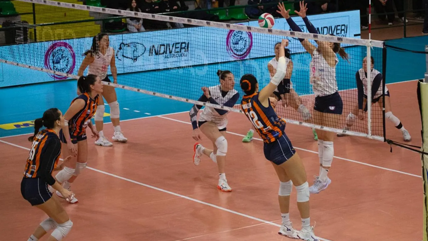 La Vesuvio Oplonti vince in trasferta in Puglia e conquista la vetta della B1