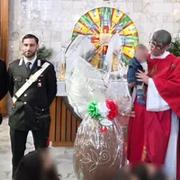 Caivano, i bambini del Parco Verde donano un uovo di Pasqua ai carabinieri